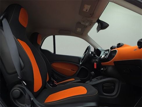 Used 2016 smart fortwo passion image 15