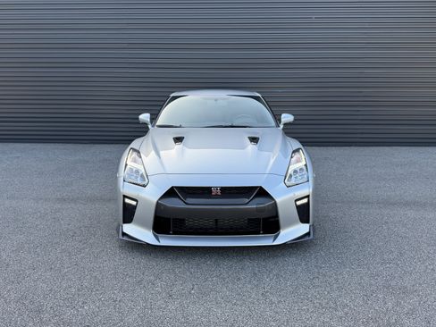 Used 2017 Nissan GT-R Premium image 6