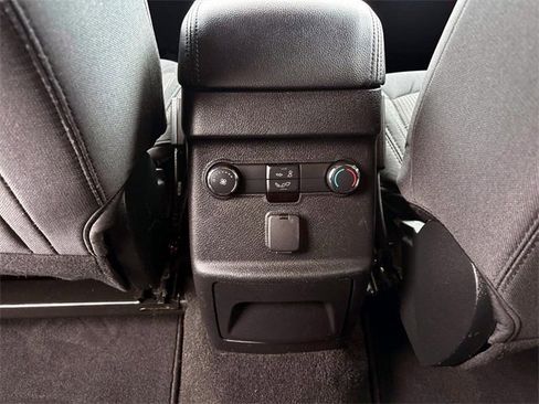 Used 2019 Ford Explorer XLT image 12
