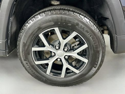 Used 2024 Jeep Grand Cherokee Limited w/ Luxury Tech Group II AWD/4WD image 31