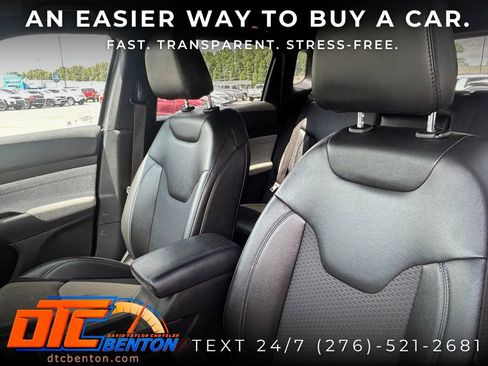 Used 2024 Jeep Compass Latitude AWD/4WD image 4