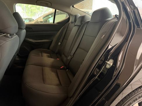 Used 2025 Nissan Altima 2.5 SV FWD image 17