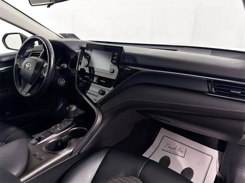 Used 2022 Toyota Camry SE image 28