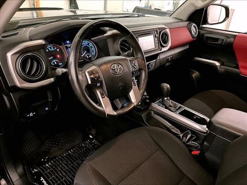 Used 2019 Toyota Tacoma SR5 AWD/4WD image 13