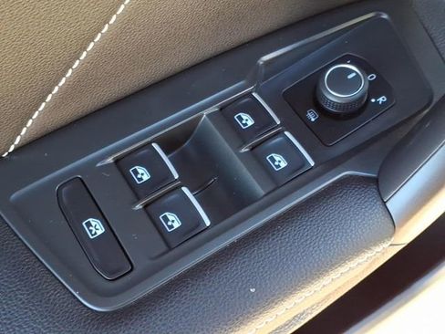 Used 2023 Volkswagen Tiguan SE R-Line image 15