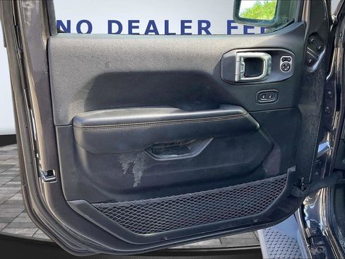 Used 2025 Jeep Wrangler Sahara AWD/4WD image 19