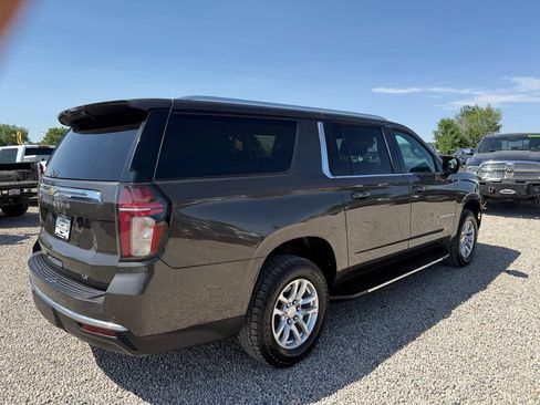 Used 2021 Chevrolet Suburban LT AWD/4WD image 10