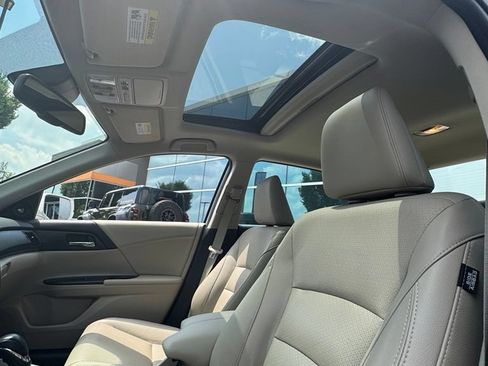 Used 2015 Honda Accord Touring image 11