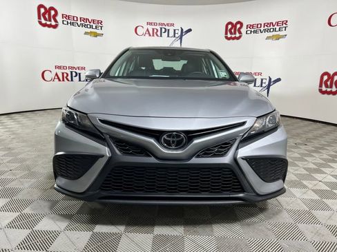 Used 2024 Toyota Camry SE image 2