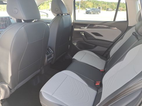 New 2026 Volkswagen Tiguan SE image 14