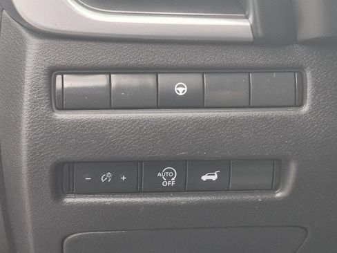 Certified 2025 Nissan Rogue SV AWD/4WD image 9