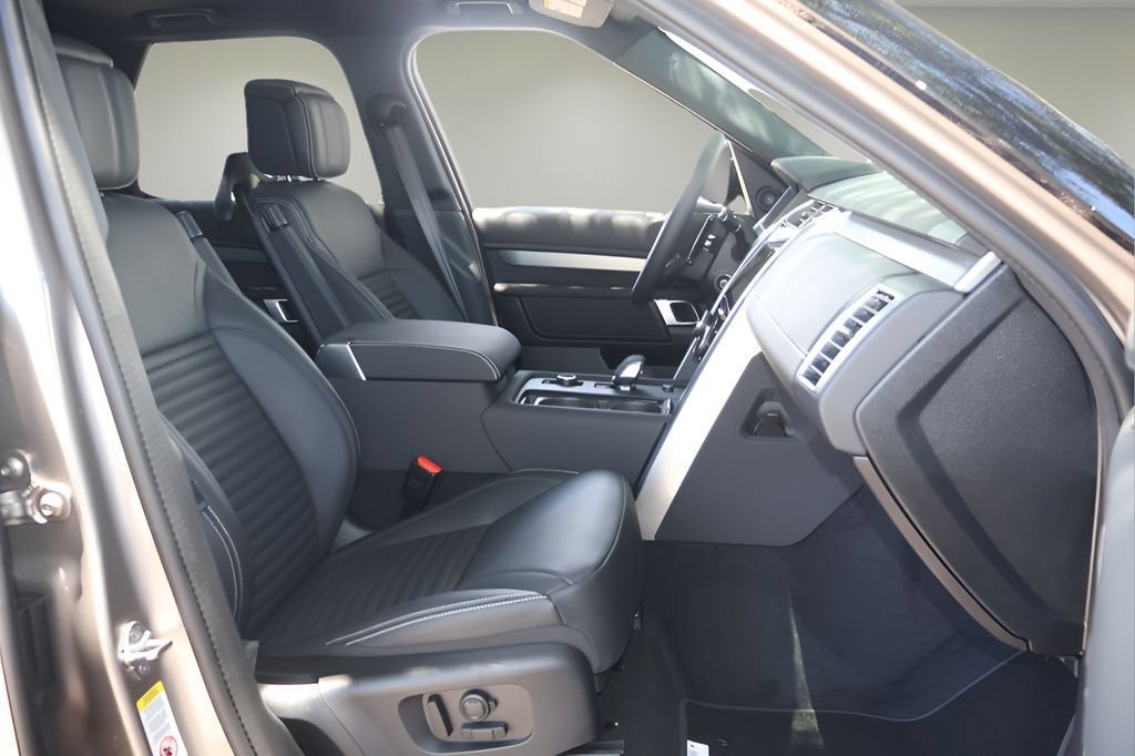 New 2026 Land Rover Discovery Dynamic SE AWD/4WD image 17