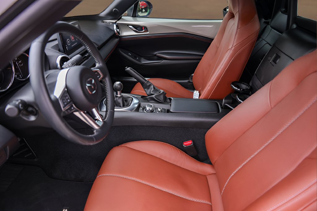 Used 2022 MAZDA MX-5 Miata RF Grand Touring RWD image 9