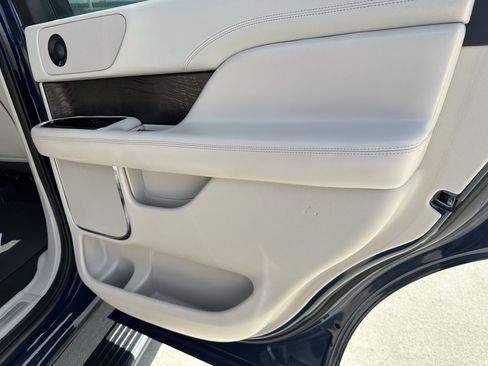 Used 2018 Lincoln Navigator Reserve w/ Technology Package AWD/4WD image 12