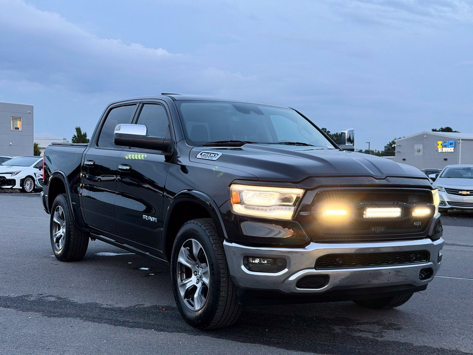 Used 2019 RAM 1500 Laramie AWD/4WD image 10