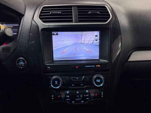 Used 2016 Ford Explorer XLT w/ Equipment Group 202A FWD image 26