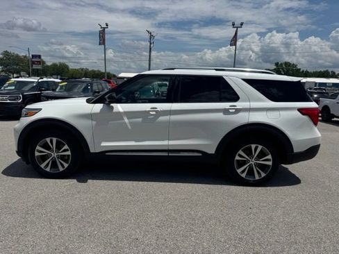 Used 2020 Ford Explorer Platinum w/ Premium Technology Package AWD/4WD image 2