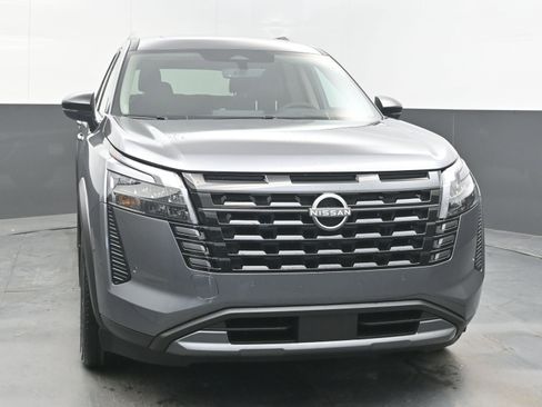 New 2026 Nissan Pathfinder Platinum FWD image 2