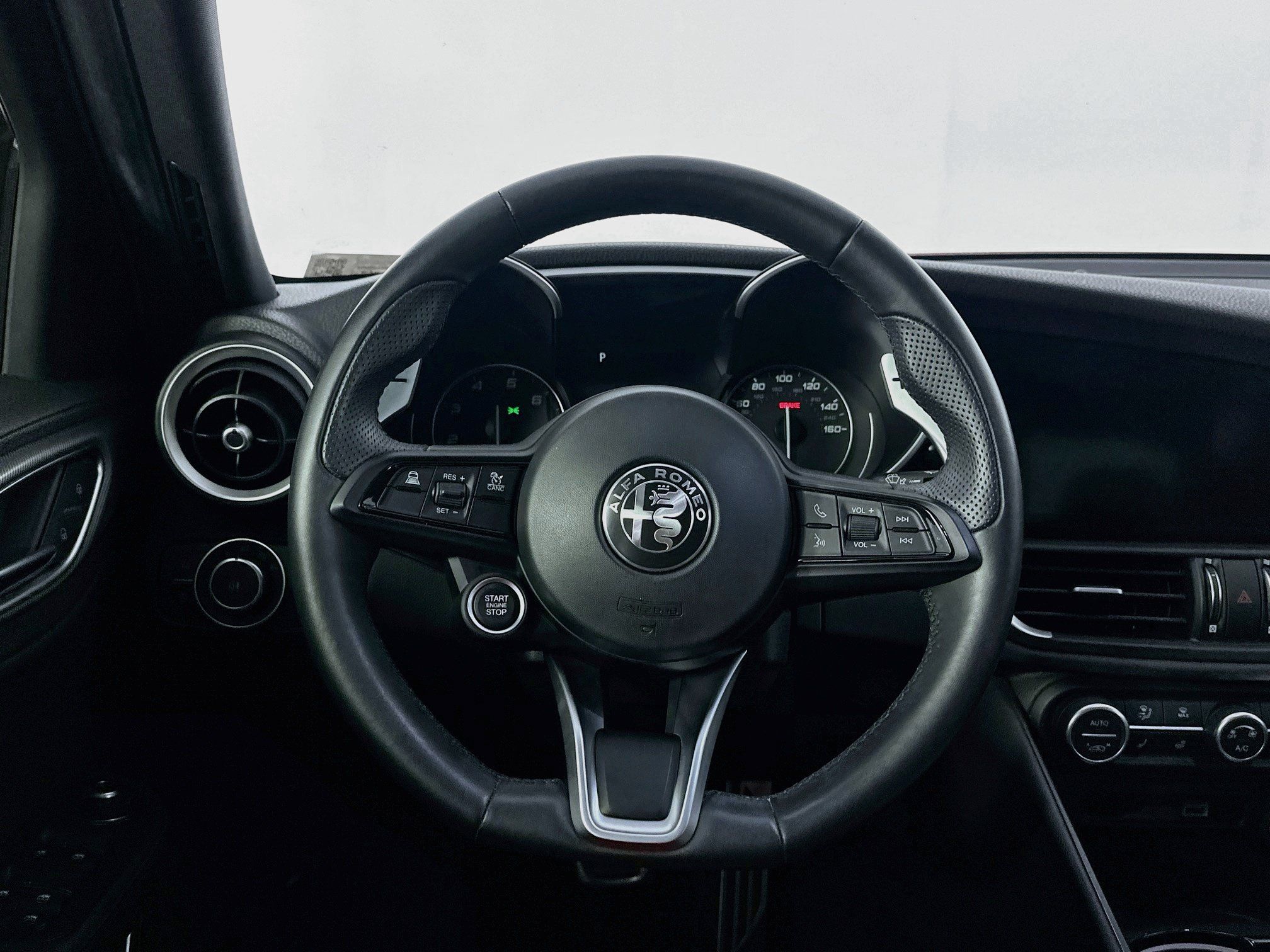 Used 2023 Alfa Romeo Giulia Veloce RWD image 18