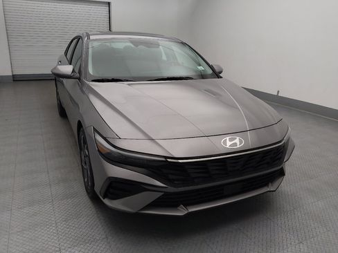Used 2025 Hyundai Elantra Limited FWD image 14