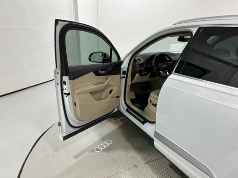 Used 2019 Audi Q7 3.0T Prestige w/ Prestige Package AWD/4WD image 23