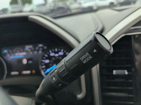 Used 2022 Ford F250 Lariat w/ Black Appearance Package image 8