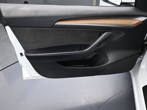 Used 2023 Tesla Model 3 Standard Range image 13