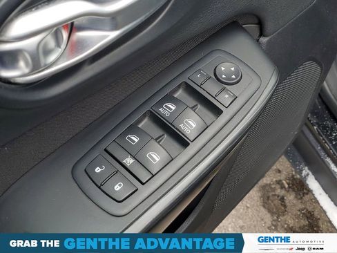 Used 2014 Jeep Cherokee Latitude AWD/4WD image 12