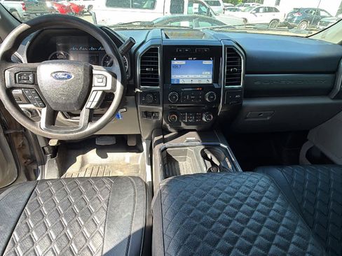 Used 2017 Ford F350 XLT w/ XLT Premium Package AWD/4WD image 18