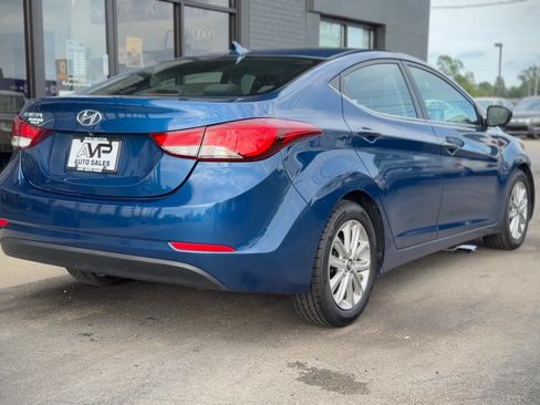 Used 2015 Hyundai Elantra SE w/ Option Group 03 FWD image 2