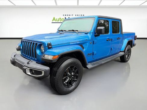 Used 2023 Jeep Gladiator Sport AWD/4WD image 3