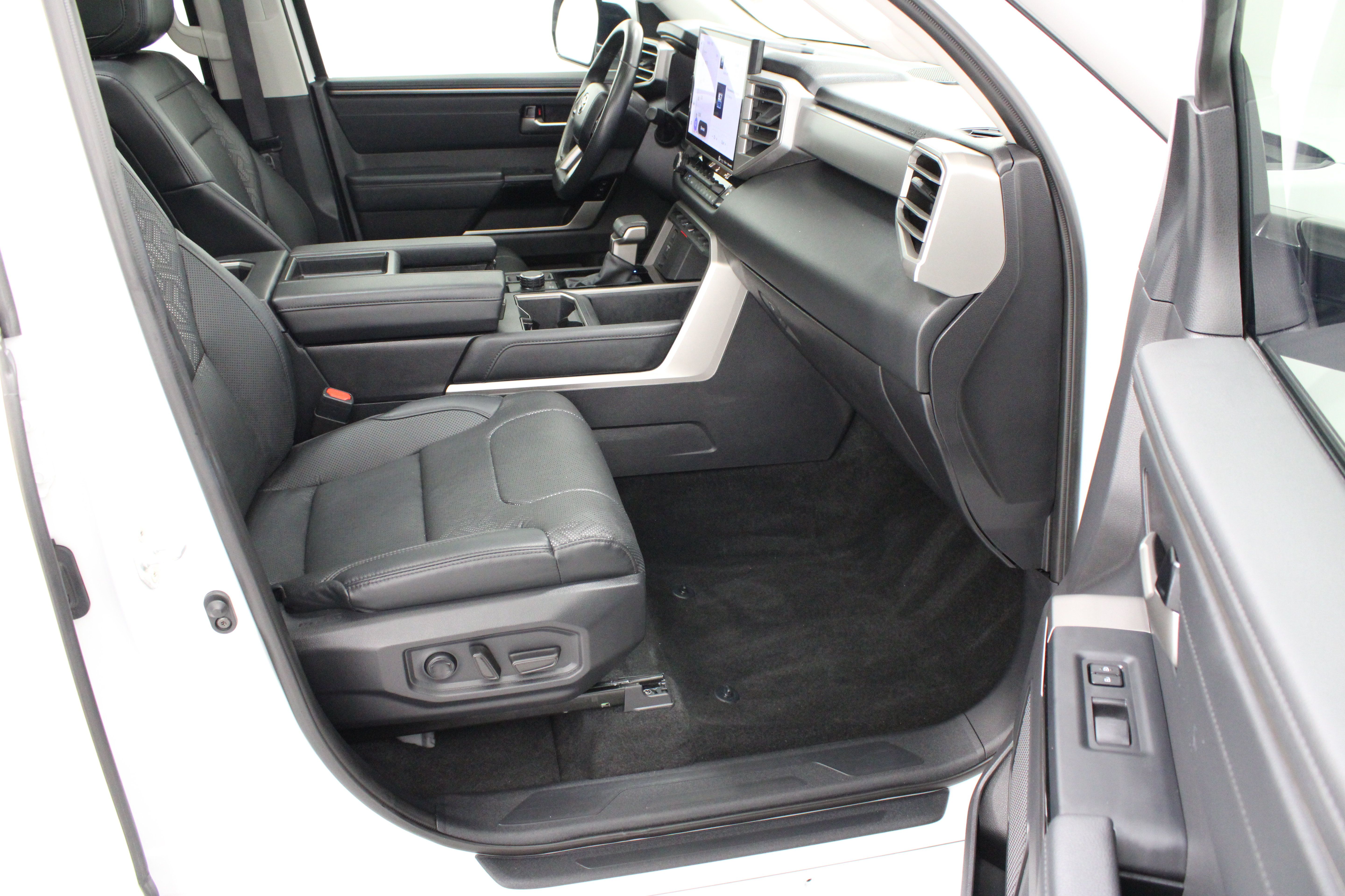 Used 2024 Toyota Tundra Limited w/ Power Package AWD/4WD image 40
