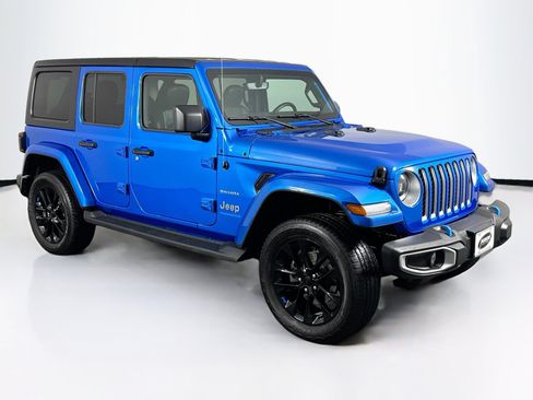 Used 2023 Jeep Wrangler Unlimited Sahara w/ Dual Top Group AWD/4WD image 2