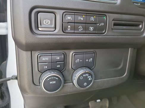 Used 2022 Chevrolet Tahoe Z71 w/ Luxury Package AWD/4WD image 31