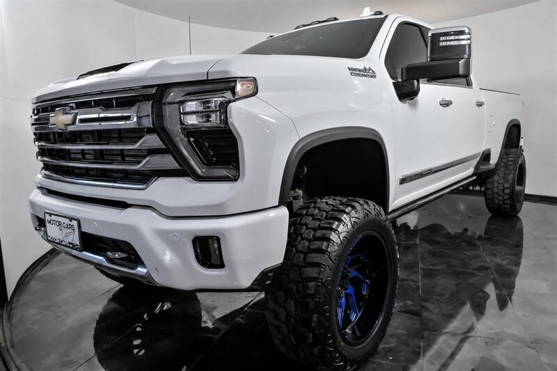 Used 2024 Chevrolet Silverado 3500 High Country w/ High Country Premium Package AWD/4WD image 5