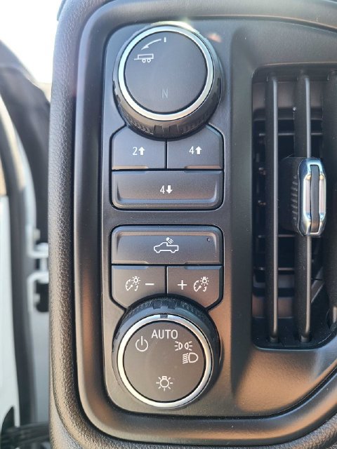 Used 2022 Chevrolet Silverado 2500 Custom w/ Custom Convenience Package AWD/4WD image 26