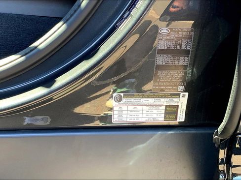 New 2025 Land Rover Discovery Metropolitan Edition image 14