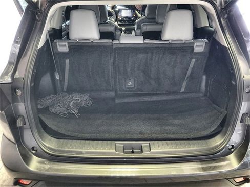 Used 2021 Toyota Highlander XLE image 25