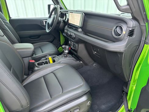 Used 2025 Jeep Gladiator Sport image 30