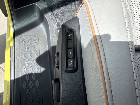 Used 2025 Volkswagen ID. Buzz 1st Edition RWD image 30