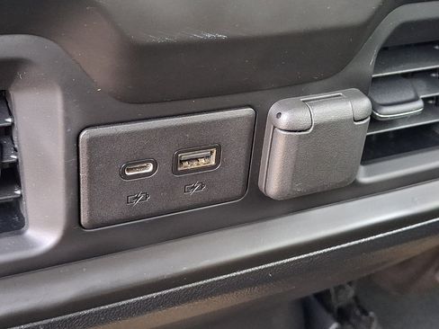 Used 2021 Chevrolet Silverado 1500 LT Trail Boss w/ Convenience Package II AWD/4WD image 11