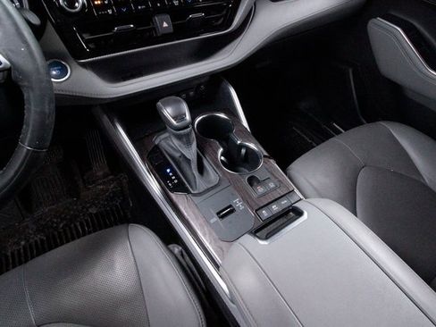 Used 2020 Toyota Highlander Limited Platinum image 11