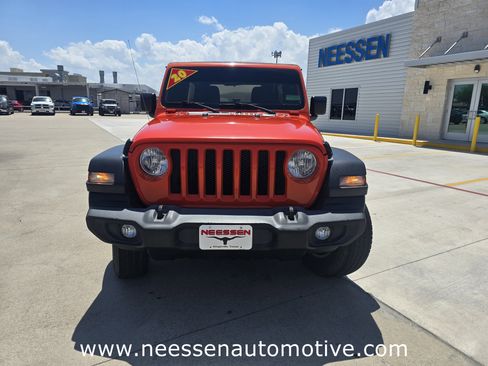 Used 2020 Jeep Wrangler Unlimited Sport S AWD/4WD image 2
