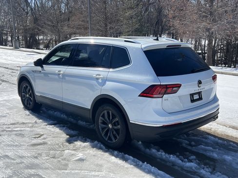 Certified 2023 Volkswagen Tiguan SE w/ Panoramic Sunroof Package image 8