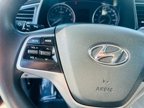 Used 2017 Hyundai Elantra SE FWD image 14