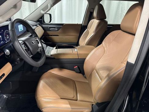 Certified 2025 INFINITI QX80 Luxe image 3