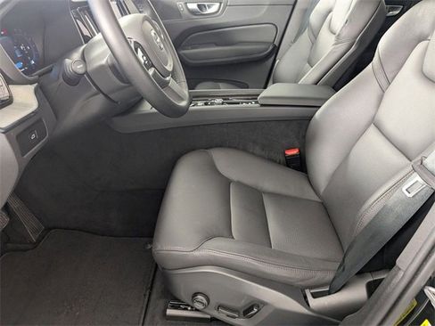Used 2025 Volvo XC60 B5 Plus image 14