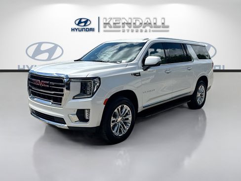 Used 2022 GMC Yukon XL SLT w/ SLT Premium Package AWD/4WD image 3