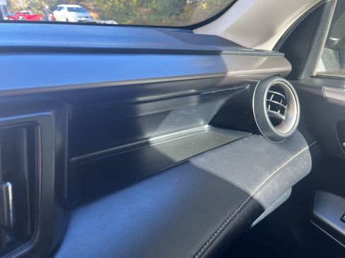 Used 2018 Toyota RAV4 XLE image 29