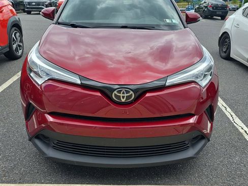 Used 2019 Toyota C-HR XLE FWD image 2